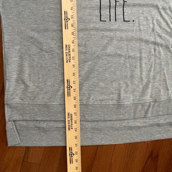 New Rae Dunn Gray Plus Size Mom Life Sweatshirt 3X and Cozy Socks - Picture 11 of 12